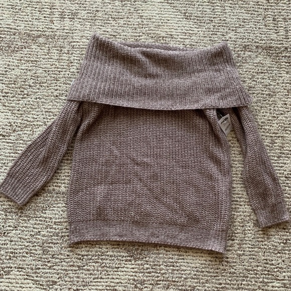 Off-the-shoulder sweater - Picture 1 of 2